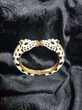 Fornash Vintage Enamel Double Head Giraffe Hinged Bangle Bracelet Gold Tone